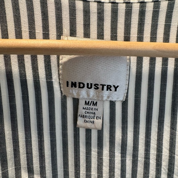 Green and white striped layering top. Perfect for beach! - Picture 4 of 4